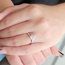Photo of worn Solitaire ring Panarea Diamond 1ct