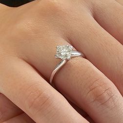 Solitario Panarea Diamante 1ct foto indossata