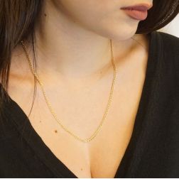 Photo of worn 50cm "Traversino" chain Necklace width 2.5mm in 18kt yellow gold