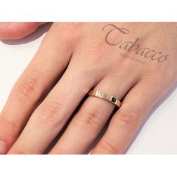 Photo of worn Wedding Band Cerchi di Luce 3,5 mm Yellow Gold by UNOAERRE