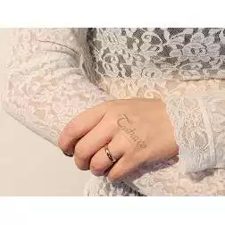 Fede Classica Larga 4gr UNOAERRE foto indossata donna