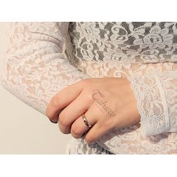 Photo of worn Wedding band Classic Larga 4g UNOAERRE