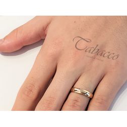 Photo of worn Wedding band Classic Larga 4g UNOAERRE