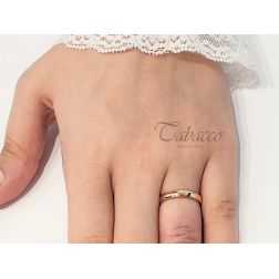 Photo of worn Wedding band Classic 4g UNOAERRE