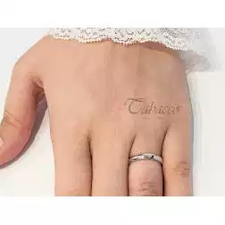 Fede Classica 4gr UNOAERRE Oro Bianco foto indossata donna