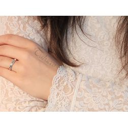 Photo of worn Comfortable wedding band White Gold 3mm UNOAERRE