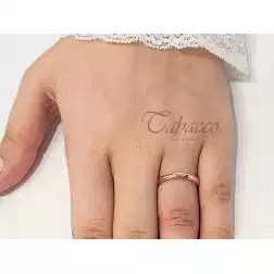 Fede Classica Francesina 4gr UNOAERRE Oro Rosa foto indossata donna
