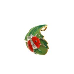 Ciondolo Coccinella in oro bianco su foglia in bronzo
