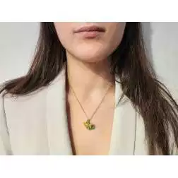 Ciondolo Farfalla Arancione su foglia foto indossata