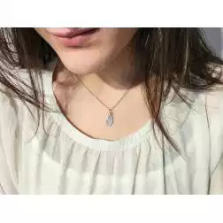 Ciondolo Madonnina che prega oro bianco