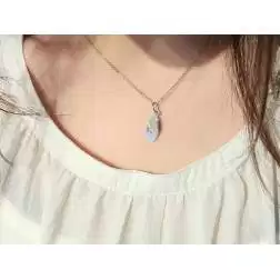 Ciondolo Madonnina che prega oro bianco