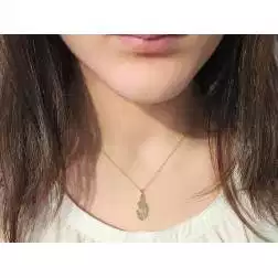 Ciondolo Madonnina che prega oro giallo