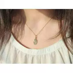 Ciondolo Madonnina che prega oro giallo
