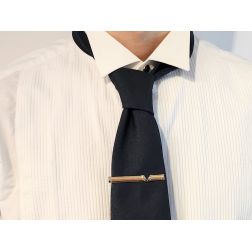 Two-tone V-cut tie clip