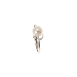 Anello con perla e zirconi in oro bianco