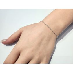Bracciale "coda di topo" semirigido in oro bianco foto indossata
