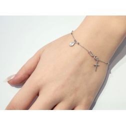 Bracciale con ciondoli Croce e Madonnina foto indossata