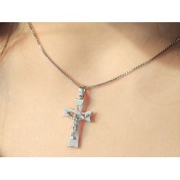 Croce Satinata Lucida con Cristo foto indossata