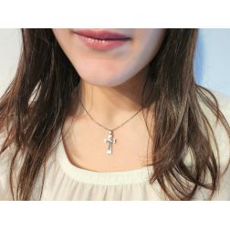 Croce Satinata Lucida con Cristo foto indossata
