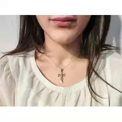 Ciondolo Croce forata con Cristo foto indossata