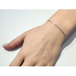 Bracciale Bimbo Maglia Infinito in oro Bianco foto indossata