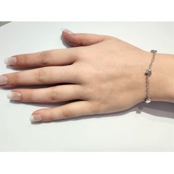 Bracciale Baby con 3 stelle in oro bianco foto indossata