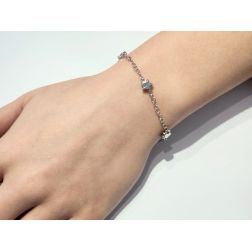 Bracciale Baby con 3 stelle in oro bianco foto indossata