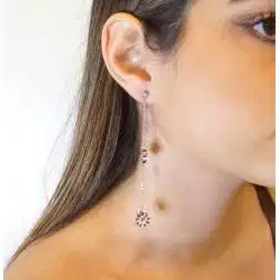 Orecchini Pendenti Double Flower Rubini e Diamanti foto indossata