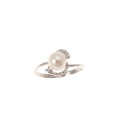 Anello con perla e zirconi a spirale in oro bianco