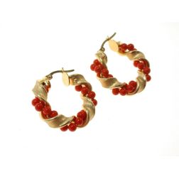 Earrings with red spheres with yellow gold spiral