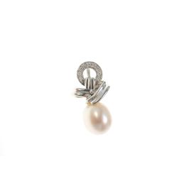 Charm with australian pearl whit gold 18kt