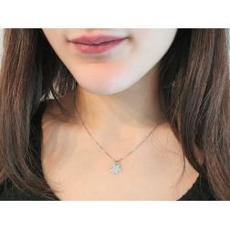 Ciondolo Puzzle Oro Bianco Foto Indossata