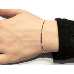 Bracciale semirigido sottile flessibile in oro bianco 1.30mm foto indossata