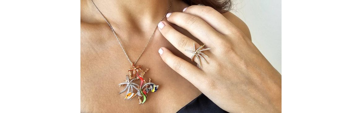 Marine theme pendants in 18kt gold.