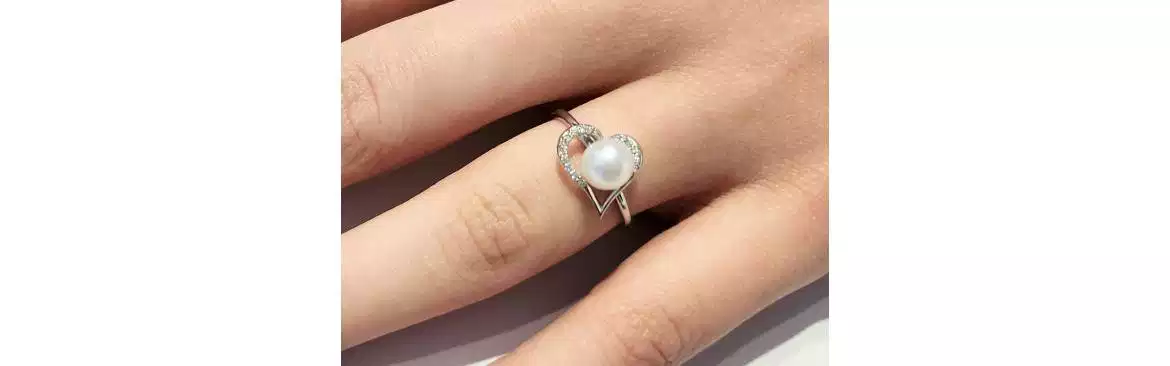 Anelli in oro 18kt con perle naturali