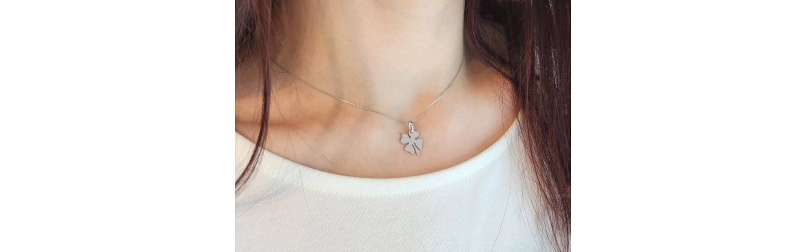 Luck charms in 18kt gold.