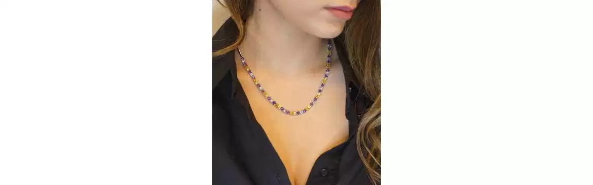 Necklaces in 18kt gold with stones